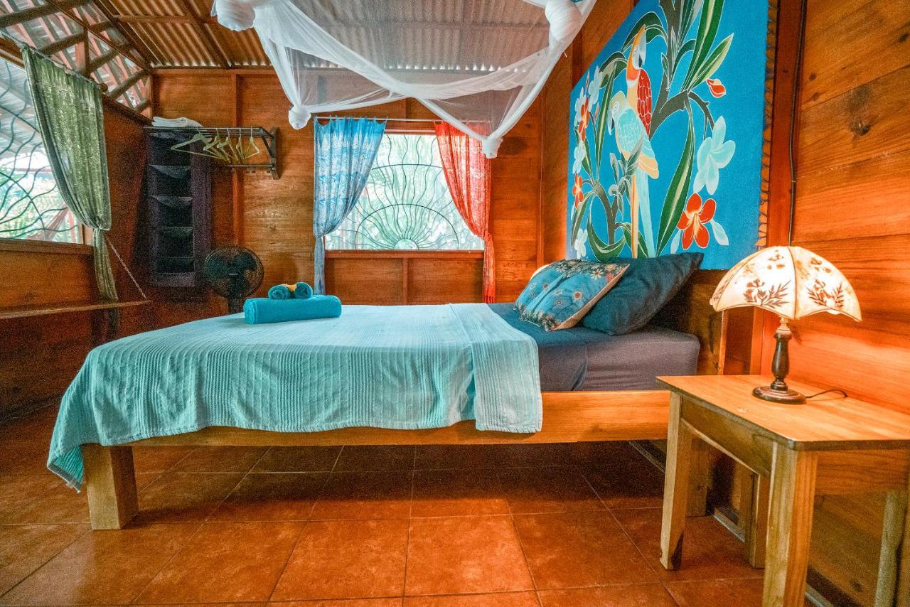 花卉简易别墅 Puerto Viejo de Talamanca 外观 照片